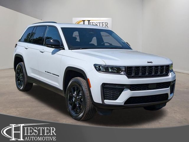2026 Jeep Grand Cherokee Laredo Altitude