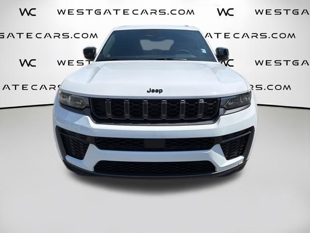 2026 Jeep Grand Cherokee Laredo Altitude