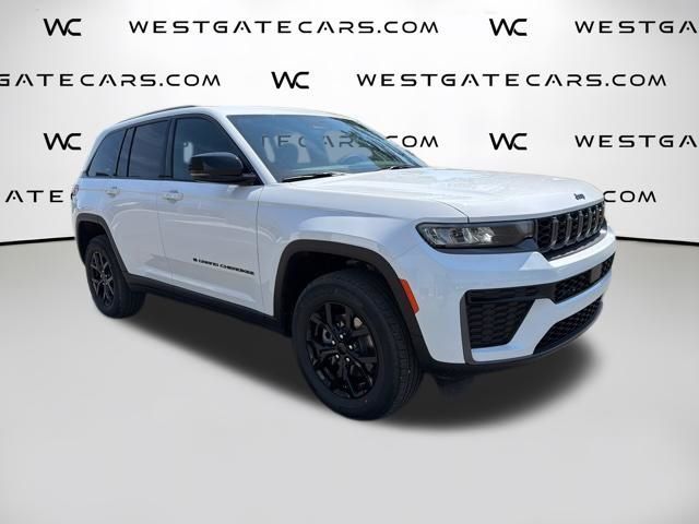 2026 Jeep Grand Cherokee Laredo Altitude