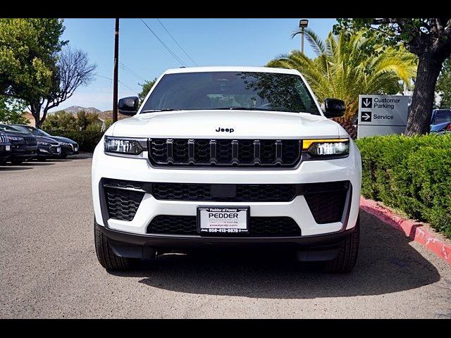 2026 Jeep Grand Cherokee Laredo Altitude