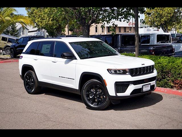 2026 Jeep Grand Cherokee Laredo Altitude