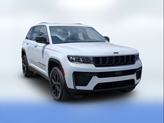 2026 Jeep Grand Cherokee Laredo Altitude