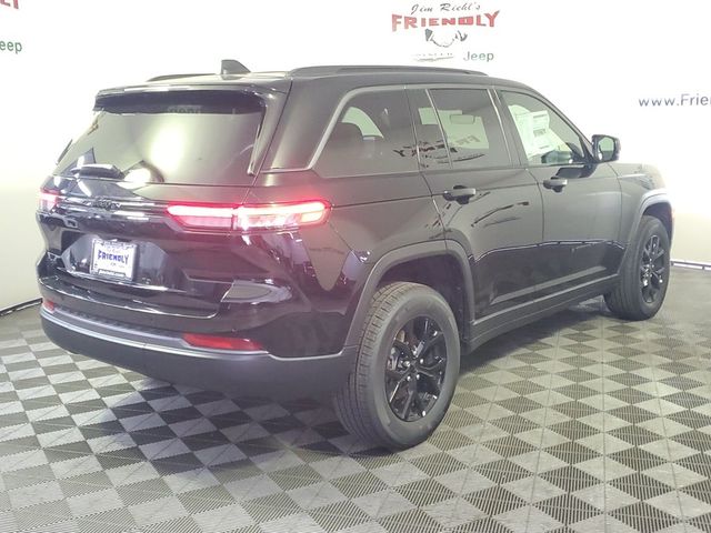 2026 Jeep Grand Cherokee Laredo Altitude