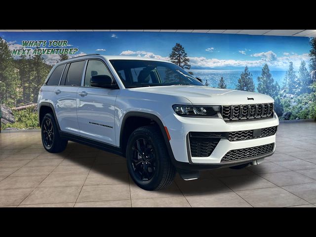 2026 Jeep Grand Cherokee Laredo Altitude