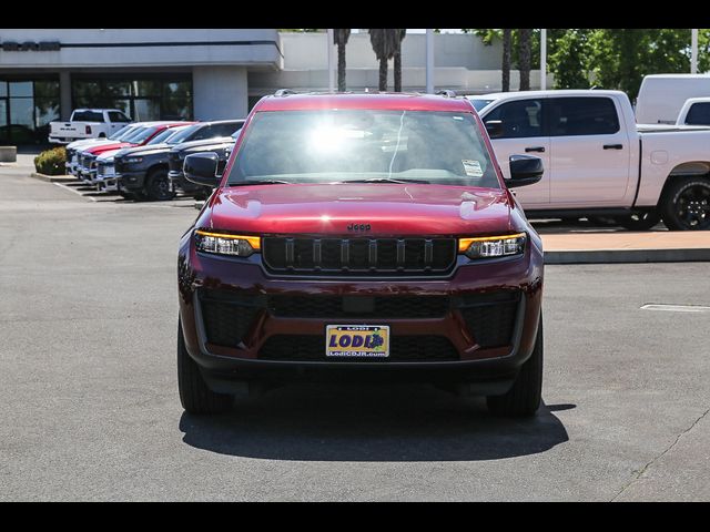2026 Jeep Grand Cherokee Laredo Altitude