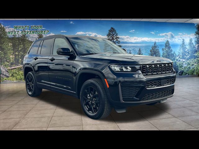 2026 Jeep Grand Cherokee Laredo Altitude