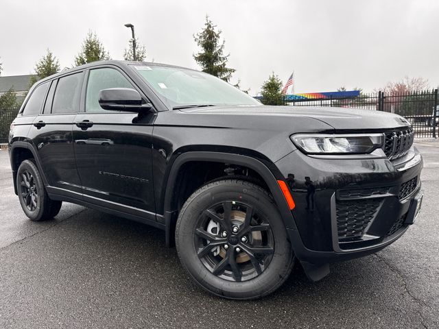 2026 Jeep Grand Cherokee Laredo Altitude