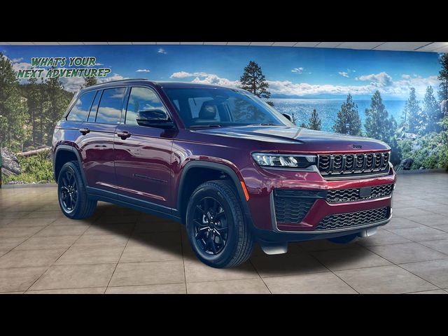 2026 Jeep Grand Cherokee Laredo Altitude