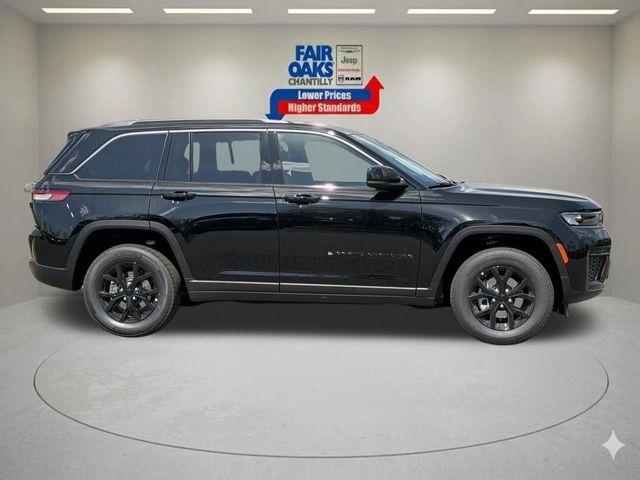 2026 Jeep Grand Cherokee Laredo Altitude