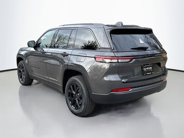 2026 Jeep Grand Cherokee Laredo Altitude