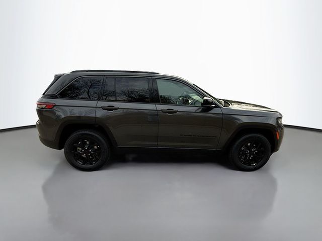 2026 Jeep Grand Cherokee Laredo Altitude