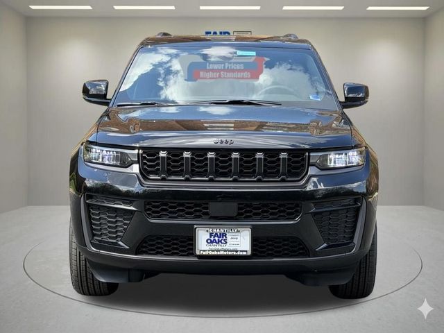 2026 Jeep Grand Cherokee Laredo Altitude