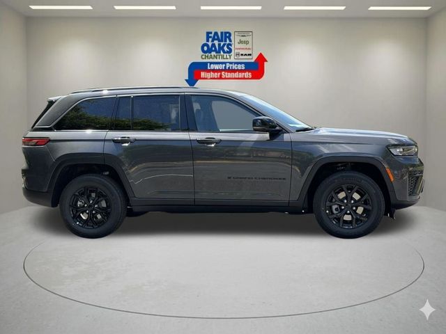 2026 Jeep Grand Cherokee Laredo Altitude