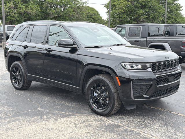 2026 Jeep Grand Cherokee Laredo Altitude