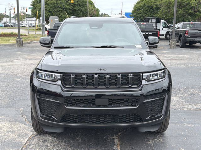 2026 Jeep Grand Cherokee Laredo Altitude