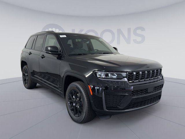 2026 Jeep Grand Cherokee Laredo Altitude