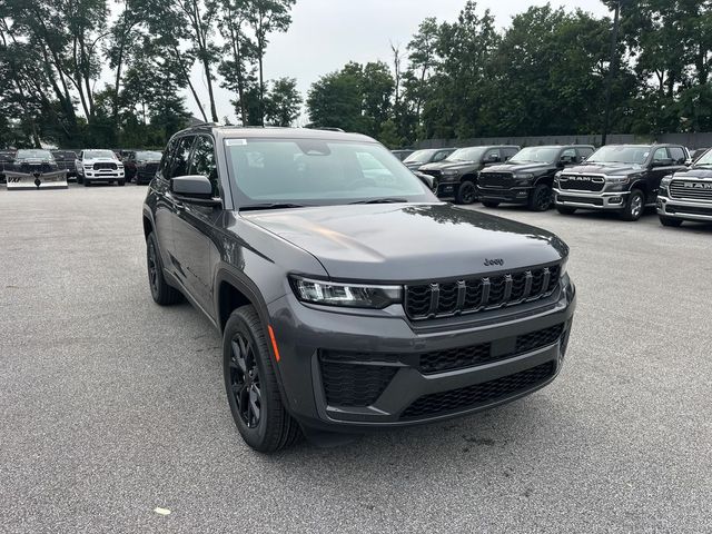 2026 Jeep Grand Cherokee Laredo Altitude