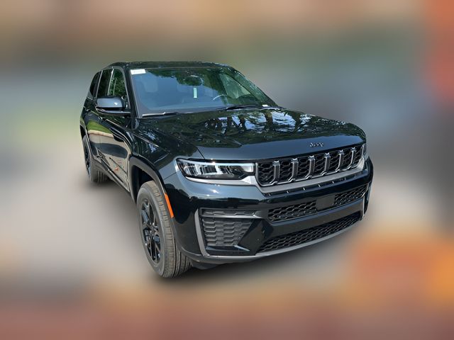 2026 Jeep Grand Cherokee Laredo Altitude