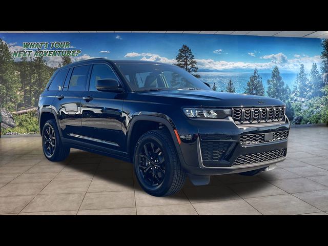 2026 Jeep Grand Cherokee Laredo Altitude