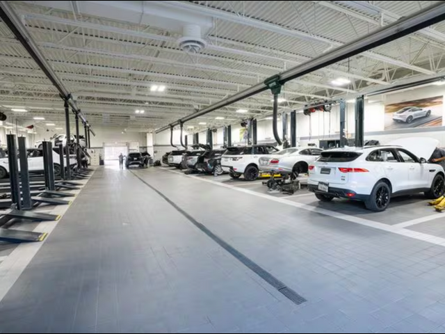2026 Land Rover Range Rover Sport SE