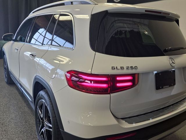 2026 Mercedes-Benz GLB 250