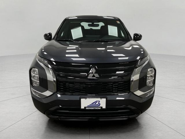 2026 Mitsubishi Outlander LE