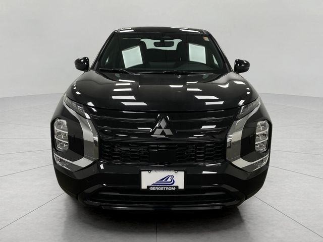 2026 Mitsubishi Outlander LE