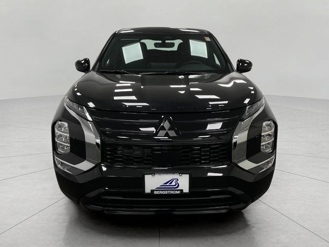 2026 Mitsubishi Outlander LE