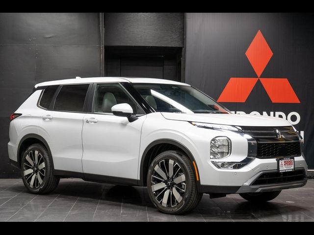 2026 Mitsubishi Outlander SE