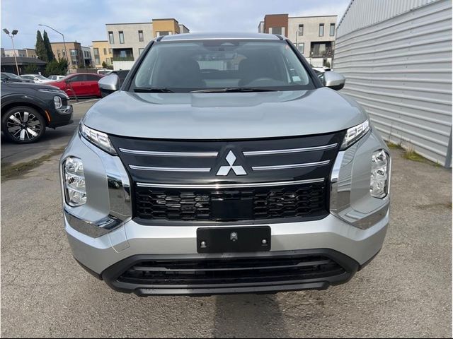 2026 Mitsubishi Outlander ES
