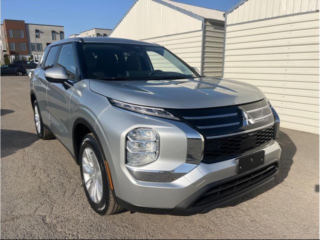 2026 Mitsubishi Outlander ES