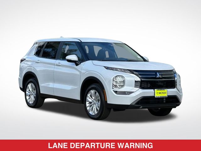 2026 Mitsubishi Outlander ES