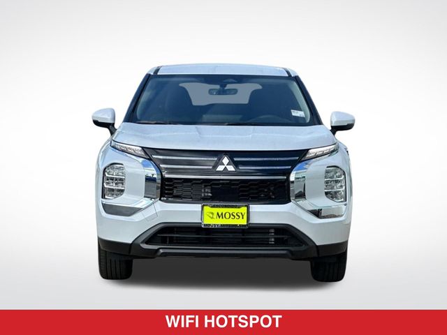 2026 Mitsubishi Outlander ES
