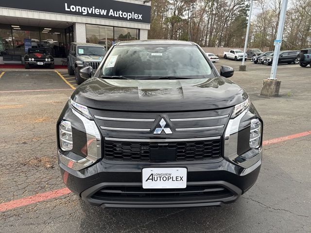 2026 Mitsubishi Outlander ES