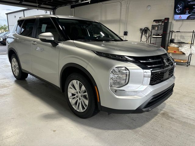 2026 Mitsubishi Outlander ES