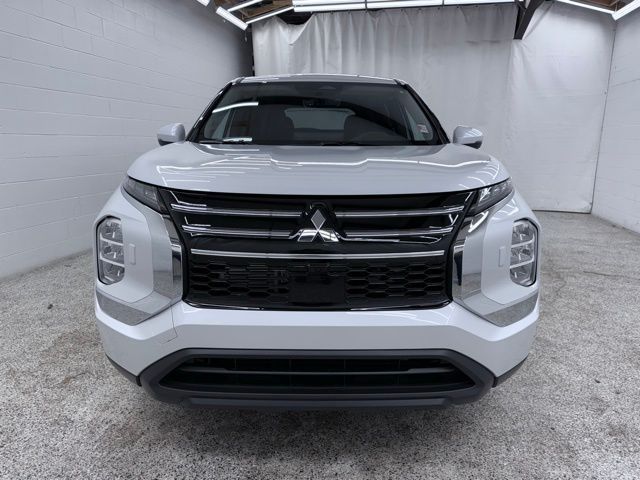 2026 Mitsubishi Outlander ES