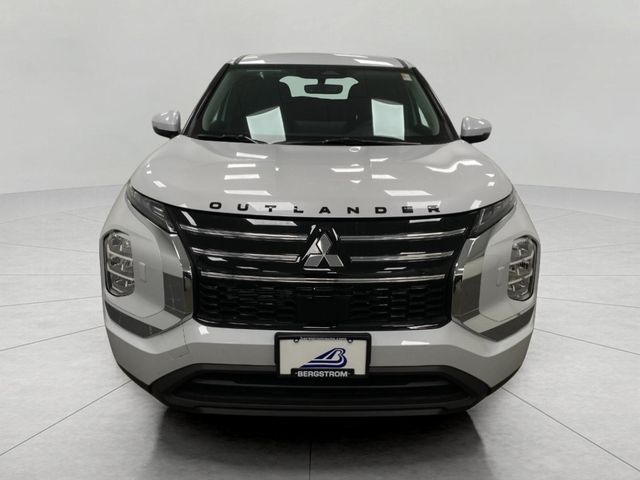 2026 Mitsubishi Outlander ES