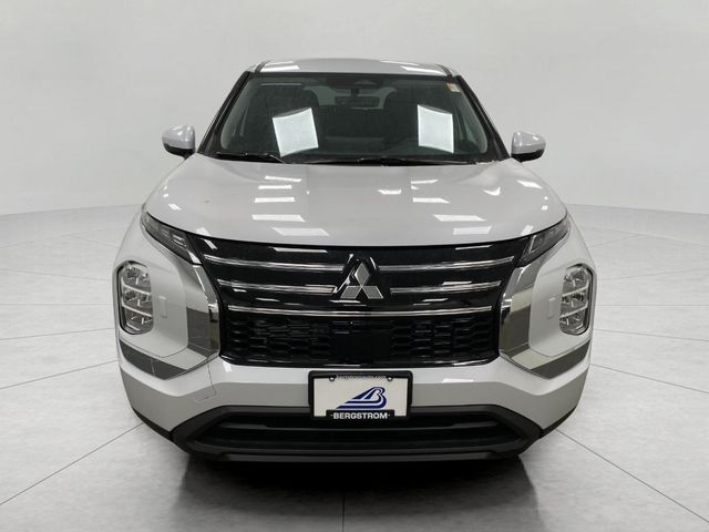 2026 Mitsubishi Outlander ES