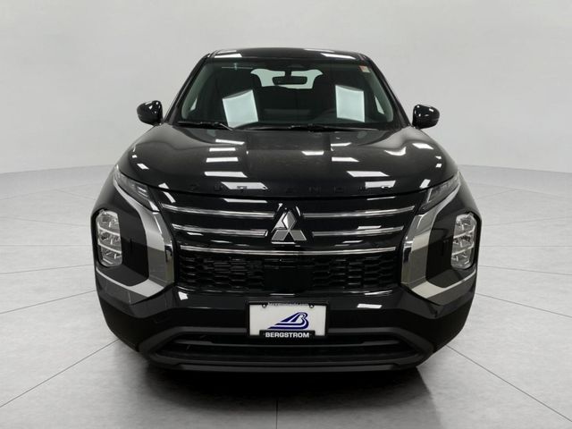 2026 Mitsubishi Outlander ES