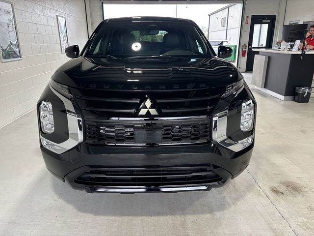 2026 Mitsubishi Outlander LE