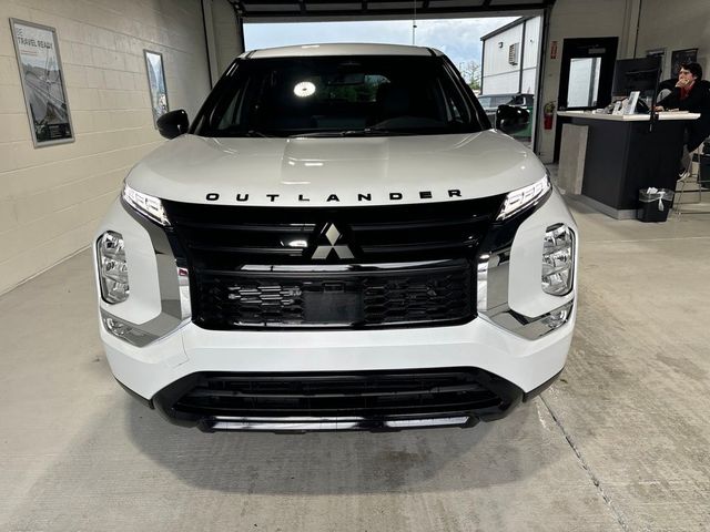 2026 Mitsubishi Outlander LE