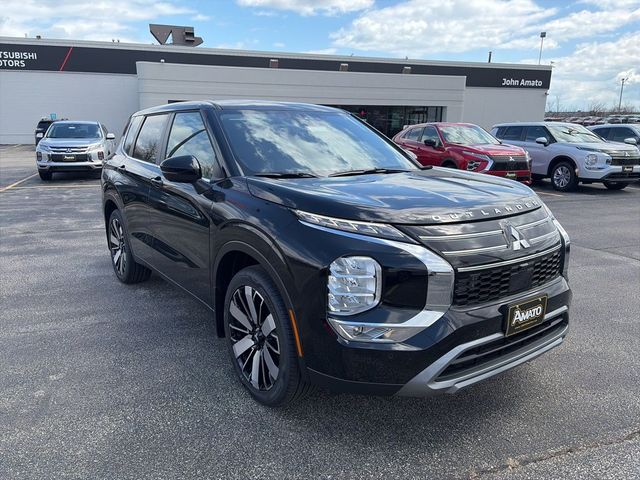 2026 Mitsubishi Outlander SE