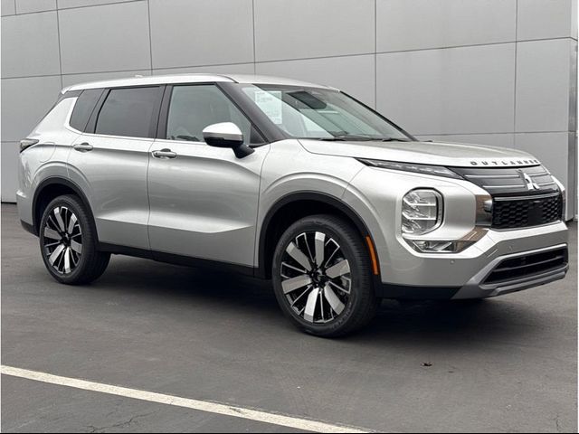2026 Mitsubishi Outlander LE