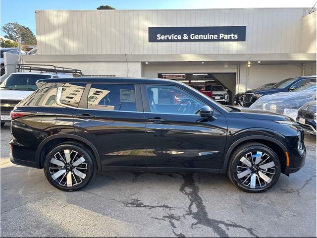 2026 Mitsubishi Outlander SE