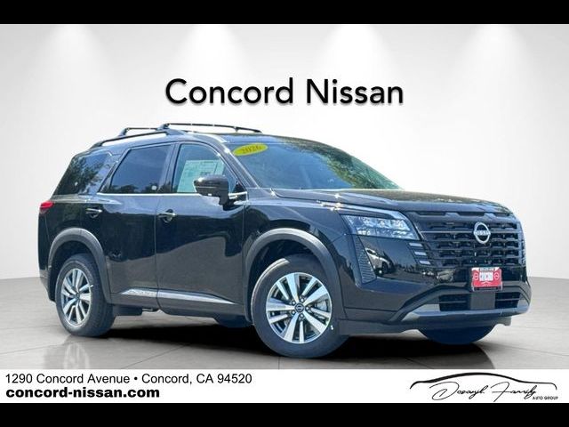2026 Nissan Pathfinder SL