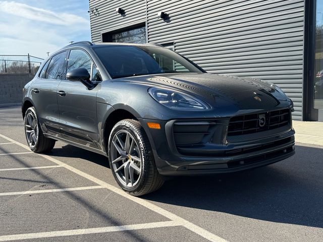 2026 Porsche Macan Base