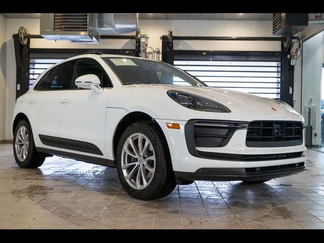 2026 Porsche Macan Base