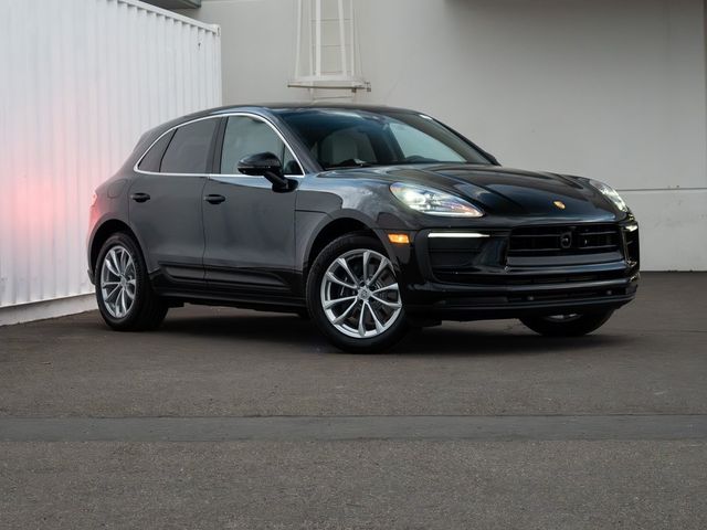 2026 Porsche Macan Base