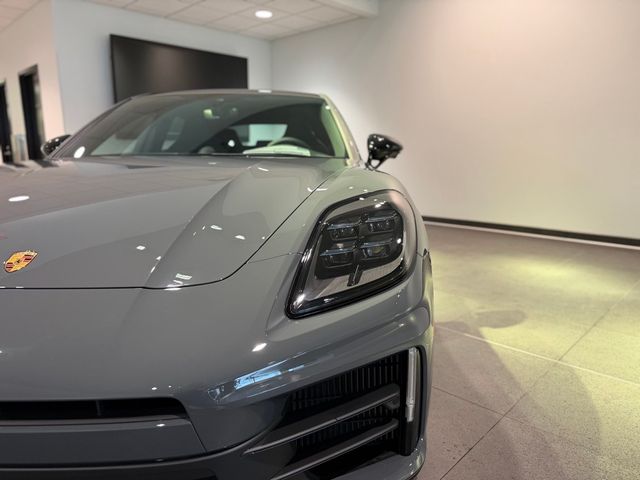 2026 Porsche Panamera 4