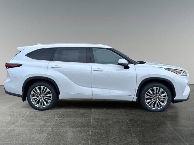 2026 Toyota Highlander Hybrid Platinum